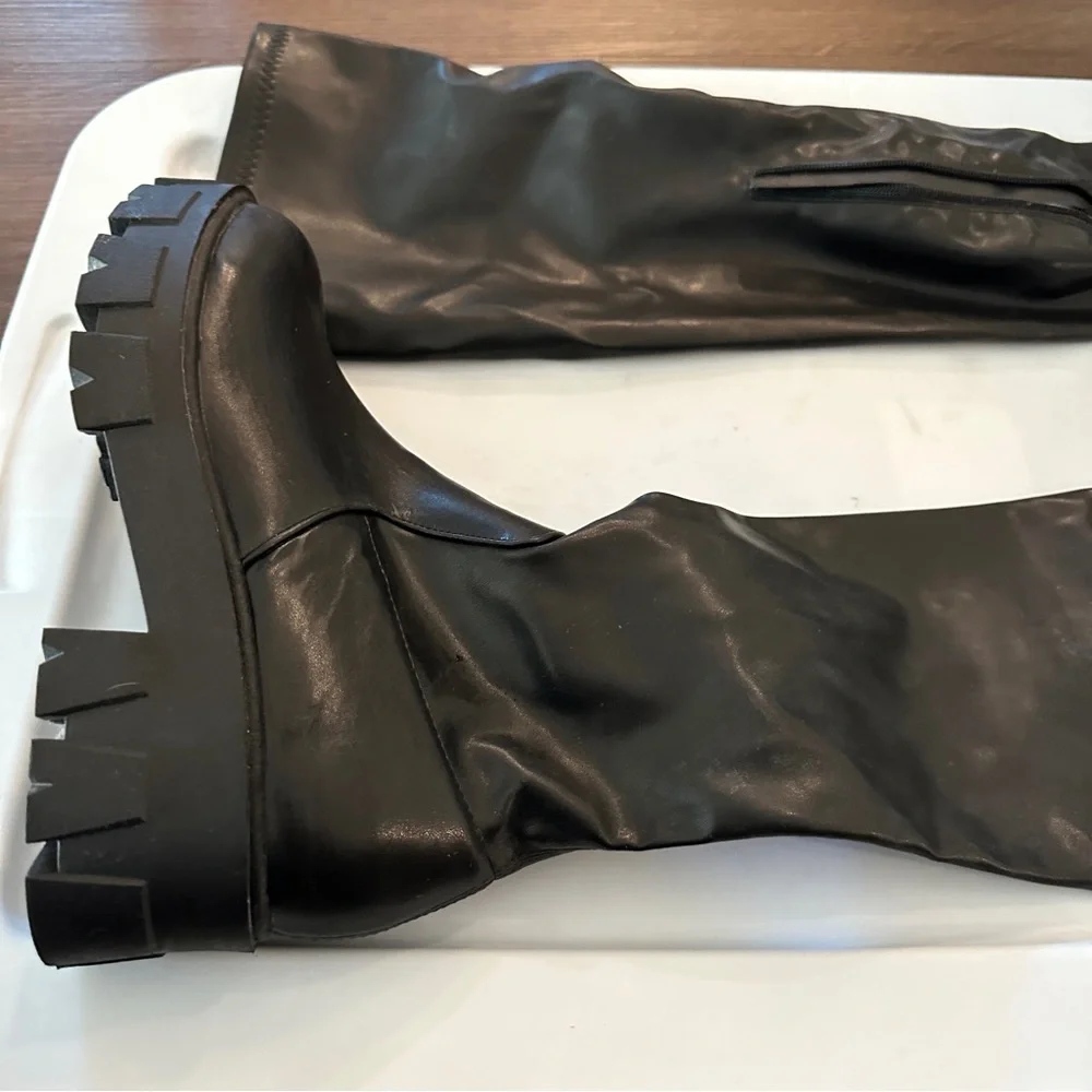 💕 Moving Sale! 💕
Glamorous over-the-knee faux leather boots in black - Picture 5 of 8